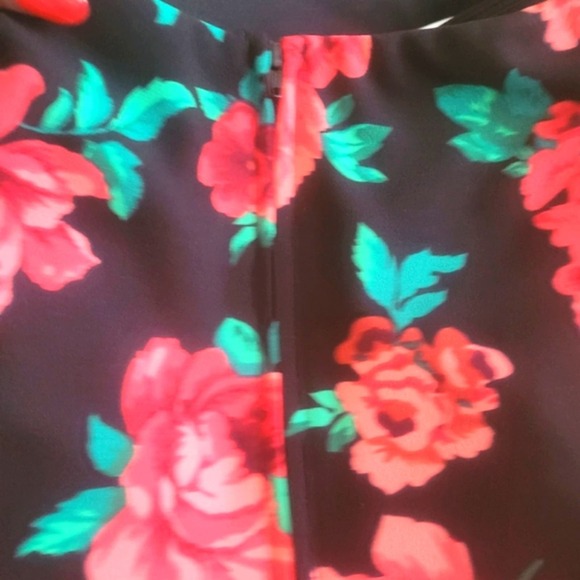 by & by Bodycon Floral Dress Size 11 - Picture 4 of 6